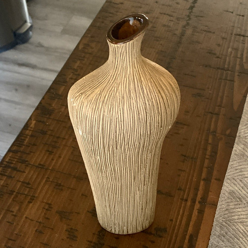 Textured beige ceramic bud - beige,