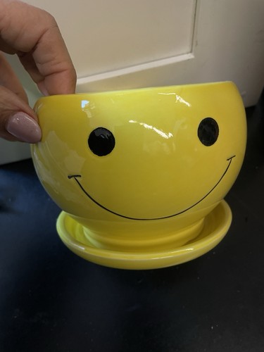 Round ceramic vase yellow - round,