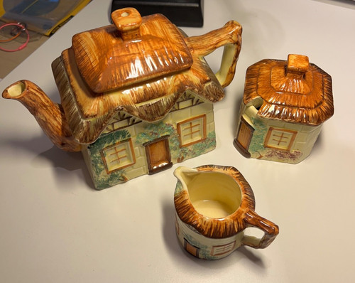 Keel street pottery cottage - street,