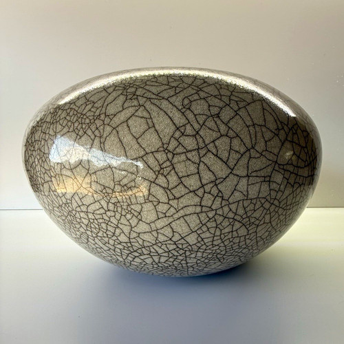 Beige black crackle pattern - &,