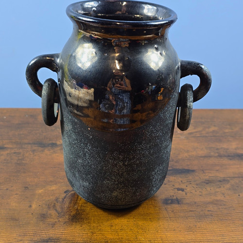 Unmarked black glossy ceramic - unmarked,