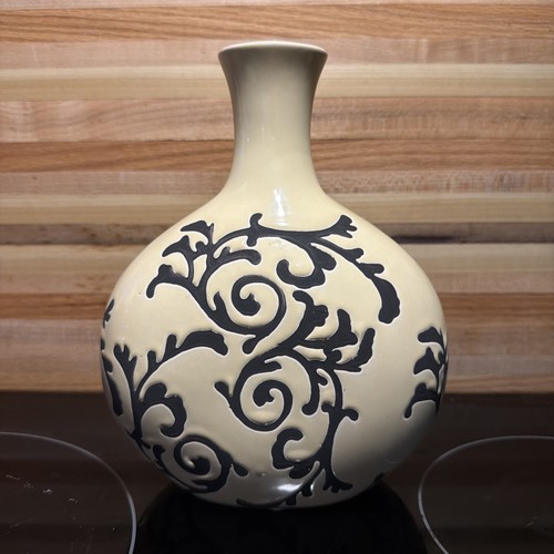 Beige black vase tall - 8",