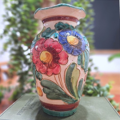 Vintage italy hand - italy?, painted